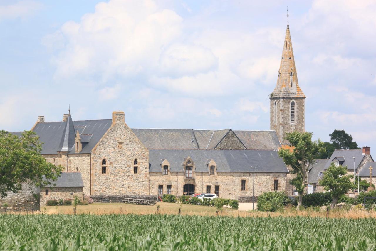 Le Coin Des Hirondelles Villa Pontorson Exteriör bild
