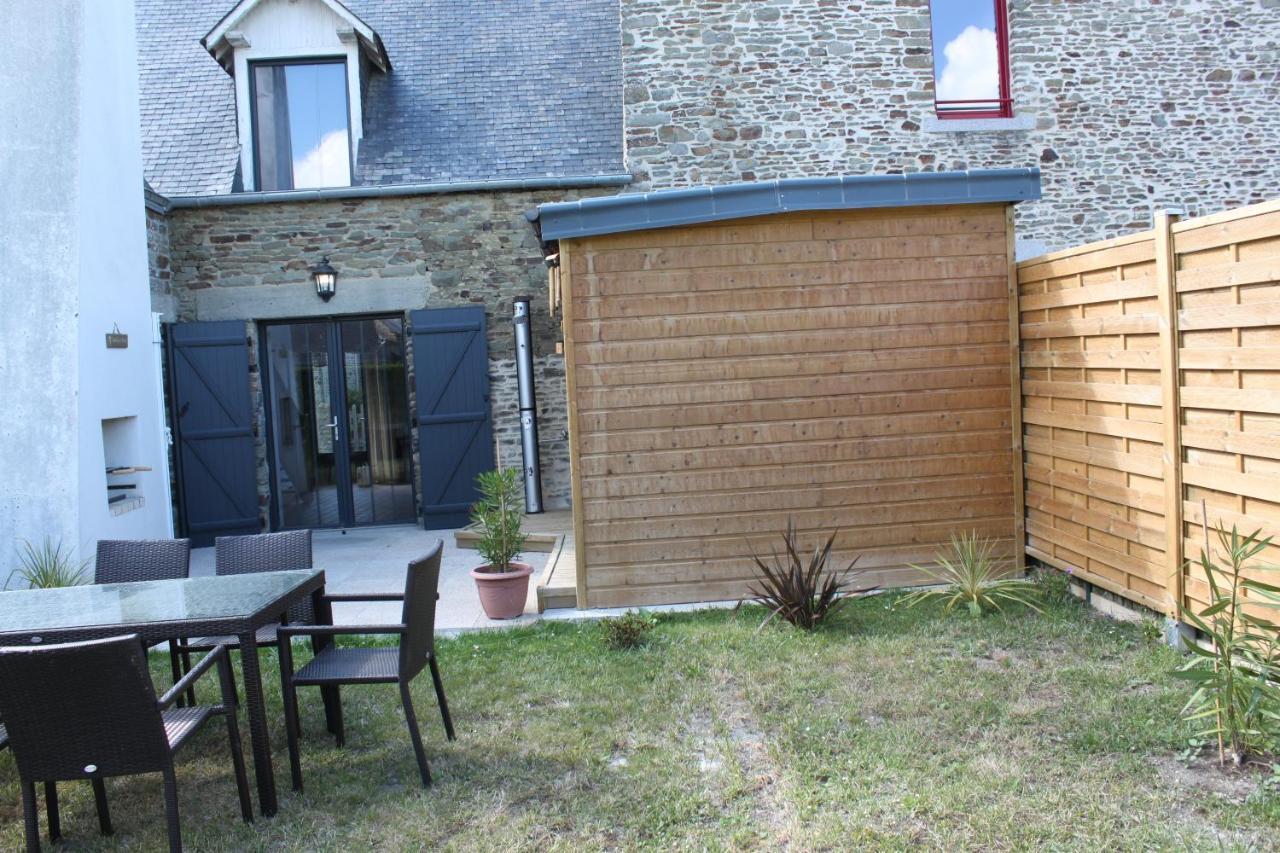 Le Coin Des Hirondelles Villa Pontorson Exteriör bild